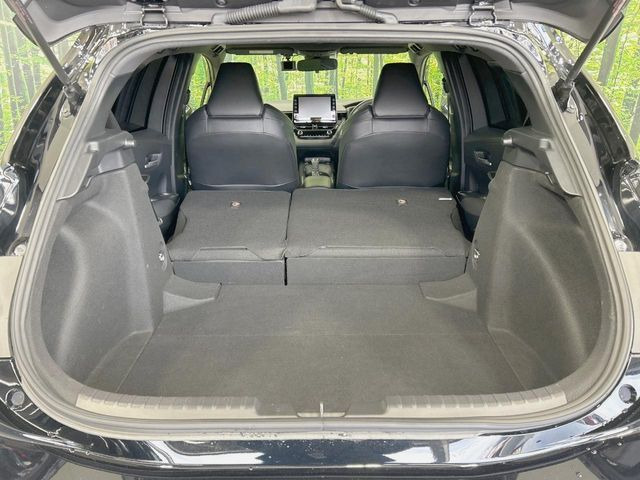 ���i�̂���������ʋ΁A���}���ɏ\���ȉ׎��X�y�[�X���m�ۂ��Ă���܂��B�Z�J���h�V�[�g��|���ƁA�傫�ȉו��̐ύڂ��\�ł���