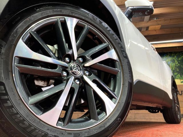 �y�����A���~�z�C�[���z�O�ςɃ}�b�`���������A���~�z�C�[���𑕒����Ă���܂��B�e��ЊO�A���~�z�C�[����A�X�^�b�h���X�^�C�����戵�����Ă���܂��B���񂲑��k����������