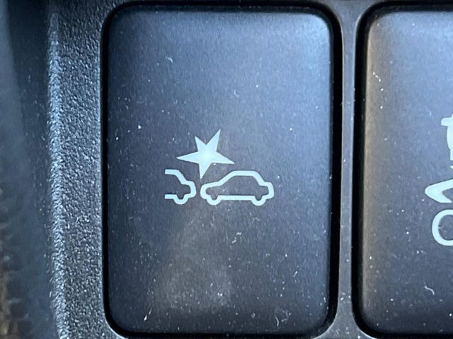 �y�G�}�[�W�F���V�[�u���[�L�z���s���ɑO���̎ԗ�����F�����A�Փ˂������Ȏ��͌x��ƃu���[�L�ŏՓˉ���Ɣ�Q�y�����A�V�X�g�B�����S�Ƀh���C�u�����y���݂��������܂��B