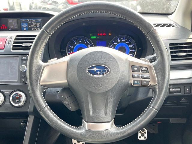 �y�����v�����X�e�A�����O�z�㎿�Ȋv���g�p���邱�ƂŁA��ɂ����������݂ƂĂ��^�]���₷���n���h���ł���