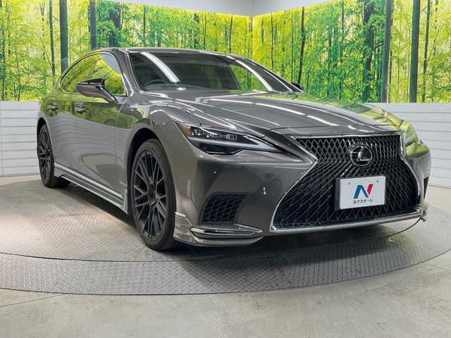 高透明度のガラス皮膜で撥水はもちろん、上質なツヤ・光沢を実現。紫外線や酸性雨から大切な愛車を保護し、色あせ・劣化を防止。「弾スプラッシュコート」、「弾プリミッサコート」からお選びいただけます。