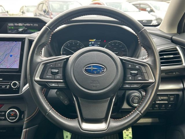 �y�����v�����X�e�A�����O�z�㎿�Ȋv���g�p���邱�ƂŁA��ɂ����������݂ƂĂ��^�]���₷���n���h���ł���