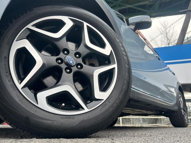 �y����18�C���`�A���~�z�C�[���z�O�ςɃ}�b�`���������A���~�z�C�[���𑕒����Ă���܂��B�e��ЊO�A���~�z�C�[����A�X�^�b�h���X�^�C�����戵�����Ă���܂��B���񂲑��k����������