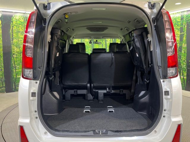 ���i�̂���������ʋ΁A���}���ɏ\���ȉ׎��X�y�[�X���m�ۂ��Ă���܂��B�Z�J���h�V�[�g��|���ƁA�傫�ȉו��̐ύڂ��\�ł���