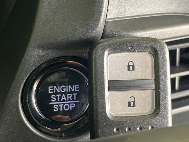 �yHonda�X�}�[�g�L�[�z�J�o����|�P�b�g�ɓ��ꂽ�܂܂ł��h�A�̎{���E�������\�ȃX�}�[�g�L�[�𑕔��B�G���W���̃I���E�I�t�����J�M�����o���K�v����������Ƃ��Ă��֗��ł���