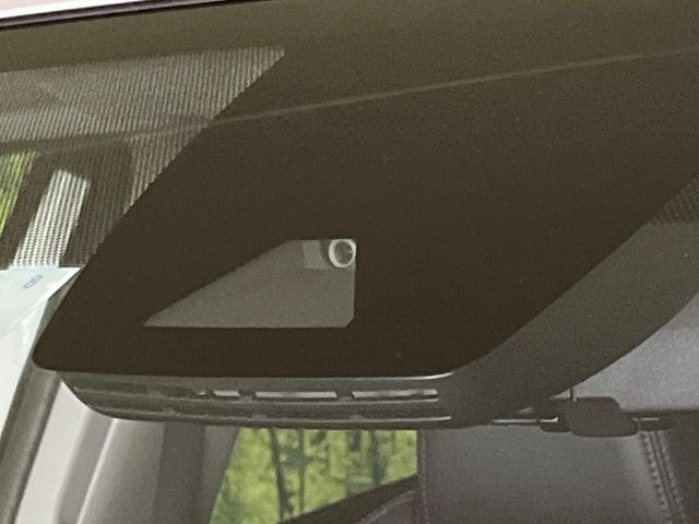 【トヨタセーフティセンス】走行中に前方の車両等を認識し、衝突しそうな時は警報とブレーキで衝突回避と被害軽減をアシスト。より安全にドライブをお楽しみいただけます。