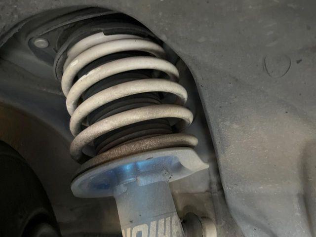 �ySHOWA�T�X�y���V�����L�b�g�z�X�^�C���b�V���Ȍ����ڂƂȂ��Ă���܂��B�ԗ��̏d�S�������鎖�ŁA���s���̈��萫�����サ�܂���