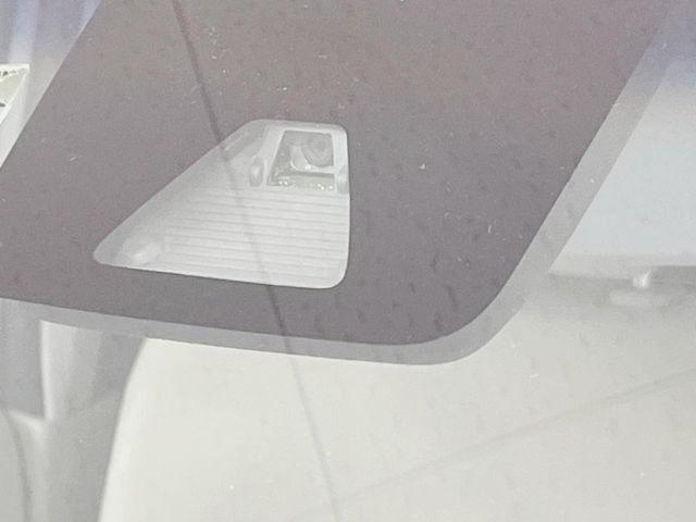 �y�X�}�[�g�A�V�X�g�z���s���ɑO���̎ԗ�����F�����A�Փ˂������Ȏ��͌x��ƃu���[�L�ŏՓˉ���Ɣ�Q�y�����A�V�X�g�B�����S�Ƀh���C�u�����y���݂��������܂��B