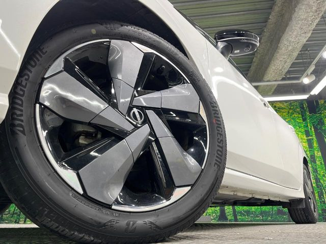 �y����17�C���`�A���~�z�C�[���z�O�ςɃ}�b�`���������A���~�z�C�[���𑕒����Ă���܂��B�e��ЊO�A���~�z�C�[����A�X�^�b�h���X�^�C�����戵�����Ă���܂��B���񂲑��k����������