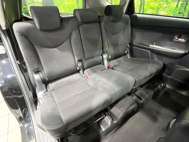 広々とした2列目シートは居住性が高く、居心地も快適!友達や家族とのお出かけにぴったりです。