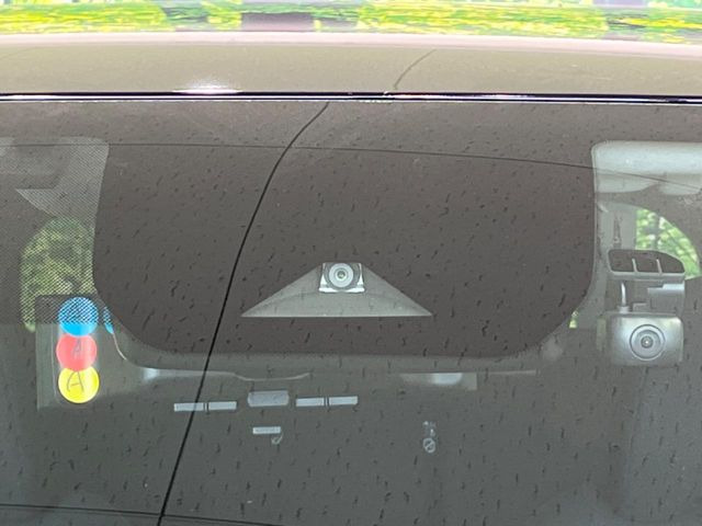 �y�C���e���W�F���g�G�}�[�W�F���V�[�u���[�L�z�t�����g�J�����őO���̎ԗ�����s�҂����m�B�Փ˂������Ȏ��͏Փ˔�Q�y���u���[�L���쓮�A�Փˉ�����T�|�[�g�B�����S�Ƀh���C�u�����y���݂��������܂��B