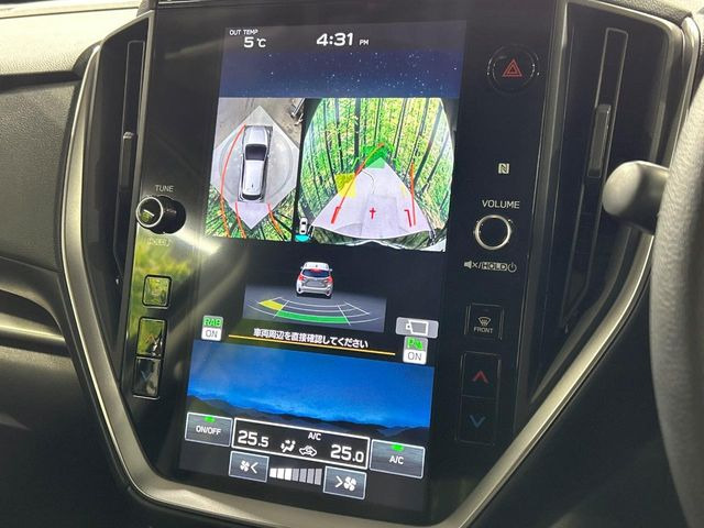 �y�}���`�e���C�����j�^�[�z�Ԃ̃t�����g��T�C�h�̃J�����摜�𓯎��Ƀ��j�^�[�\�����邱�ƂŁA���H�⋷�����𑖍s���ł����͂̏󋵊m�F���ł����S!�{�iSUV�ɂ��ꂵ�������ł���