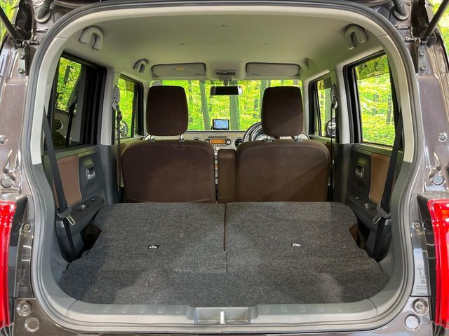 ���i�̂���������ʋ΁A���}���ɏ\���ȉ׎��X�y�[�X���m�ۂ��Ă���܂��B�Z�J���h�V�[�g��|���ƁA�傫�ȉו��̐ύڂ��\�ł���