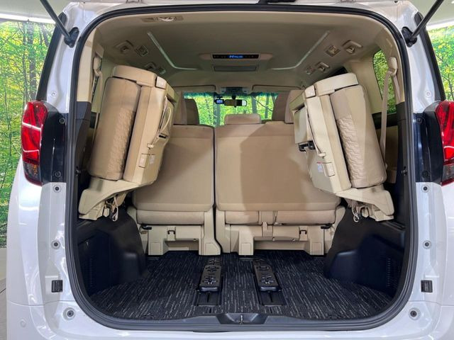 ���i�̂���������ʋ΁A���}���ɏ\���ȉ׎��X�y�[�X���m�ۂ��Ă���܂��B�Z�J���h�V�[�g��|���ƁA�傫�ȉו��̐ύڂ��\�ł���