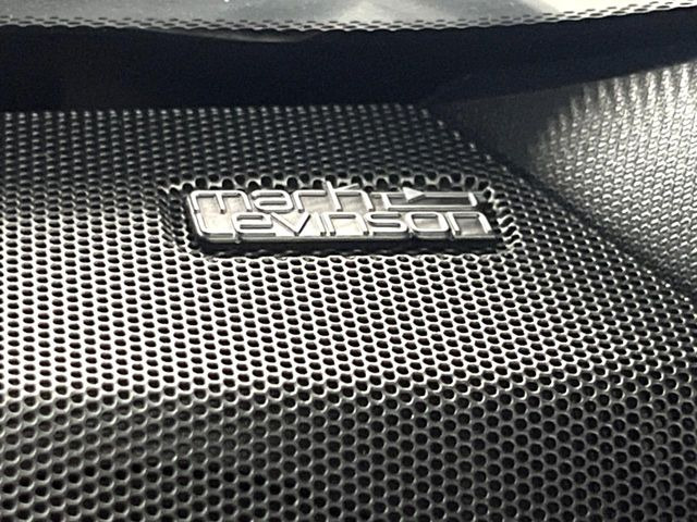 �y�}�[�N���r���\���T�E���h�V�X�e���z���[�J�[�I�v�V�����̍��i�ʃT�E���h�V�X�e���𓋍ځB��p�̃`���[�j���O���{���ꂽ�召�l�X�ȃX�s�[�J�[����ǎ��ȃT�E���h���t�ł��A�Տꊴ���ӂ�鉹����Ԃ����o���܂��B