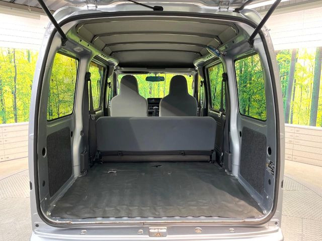 ���i�̂���������ʋ΁A���}���ɏ\���ȉ׎��X�y�[�X���m�ۂ��Ă���܂��B�Z�J���h�V�[�g��|���ƁA�傫�ȉו��̐ύڂ��\�ł���