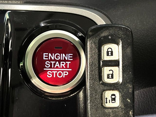 �yHonda�X�}�[�g�L�[�z�J�o����|�P�b�g�ɓ��ꂽ�܂܂ł��h�A�̎{���E�������\�ȃX�}�[�g�L�[�𑕔��B�G���W���̃I���E�I�t�����J�M�����o���K�v����������Ƃ��Ă��֗��ł���