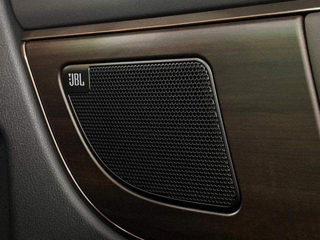 �yJBL�T�E���h�V�X�e���z���[�J�[�I�v�V�����̍��i�ʃT�E���h�V�X�e���𓋍ځB��p�̃`���[�j���O���{���ꂽ�召�l�X�ȃX�s�[�J�[����ǎ��ȃT�E���h���t�ł��A�Տꊴ���ӂ�鉹����Ԃ����o���܂��B