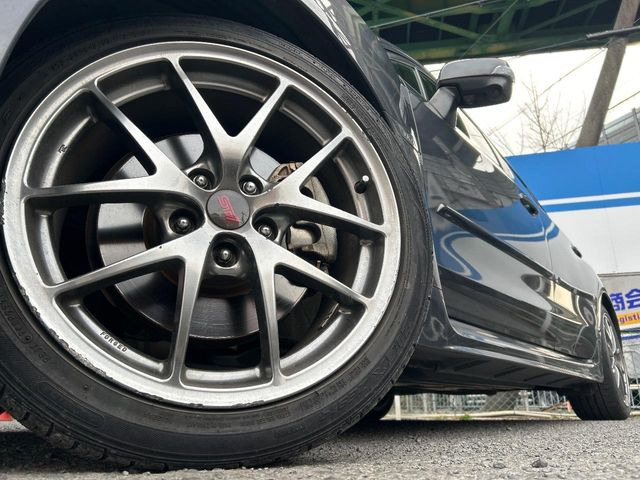 �ySTI18�C���`�A���~�z�C�[���z�O�ςɃ}�b�`�����A���~�z�C�[���𑕒����Ă���܂��B�e��A���~�z�C�[����A�X�^�b�h���X�^�C�����戵�����Ă���܂��B���񂲑��k����������