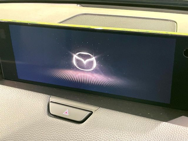 �y12.3�C���`�}�c�_�R�l�N�g�z�ԓ��̕��͋C�Ƀ}�b�`������^�f�B�X�v���C�B�X�}�z�ڑ��ł̃i�r�g�p��Bluetooth�Đ����A�l�X�ȋ@�\���y���߂܂��B�����I�ȃ_�C�������삪�\�ŁA�g��������ǍD�ł��B