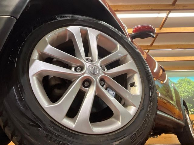 �y����17�C���`�A���~�z�C�[���z�O�ςɃ}�b�`���������A���~�z�C�[���𑕒����Ă���܂��B�e��ЊO�A���~�z�C�[����A�X�^�b�h���X�^�C�����戵�����Ă���܂��B���񂲑��k����������