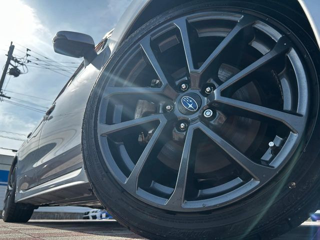 �y���������C���`�A���~�z�C�[���z�O�ςɃ}�b�`���������A���~�z�C�[���𑕒����Ă���܂��B�e��ЊO�A���~�z�C�[����A�X�^�b�h���X�^�C�����戵�����Ă���܂��B���񂲑��k����������