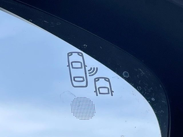 ���u���C���h�A�V�X�g�Z���T�[:���p����̎Ԃ����m���A�h���C�o�[���Ԑ��ύX���s���ۂɁA�x�����Ƌ��ɒ��ӂ𑣂��Ă������S�x���@�\�ł�!