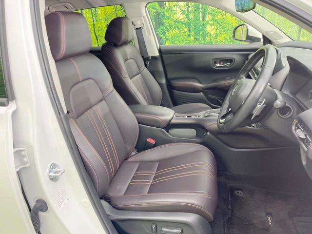 運転席シート廻りは使用感も少なく、良好な状態となっています。前オーナー様が丁寧に使っていたことがよくわかりますね。