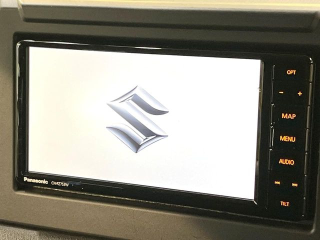 �y�����i�r�z�l�C�̏����i�r�𑕔����Ă���܂��B�i�r�̎g���₷���͂������A�I�[�f�B�I�@�\���[��!�L�����v�◷�s�͂������A�ʋ΂┃�����ȂǕ��i�̃h���C�u���y�����Ȃ�͂���