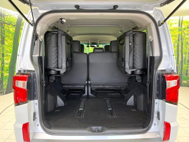 ���i�̂���������ʋ΁A���}���ɏ\���ȉ׎��X�y�[�X���m�ۂ��Ă���܂��B�Z�J���h�V�[�g��|���ƁA�傫�ȉו��̐ύڂ��\�ł���