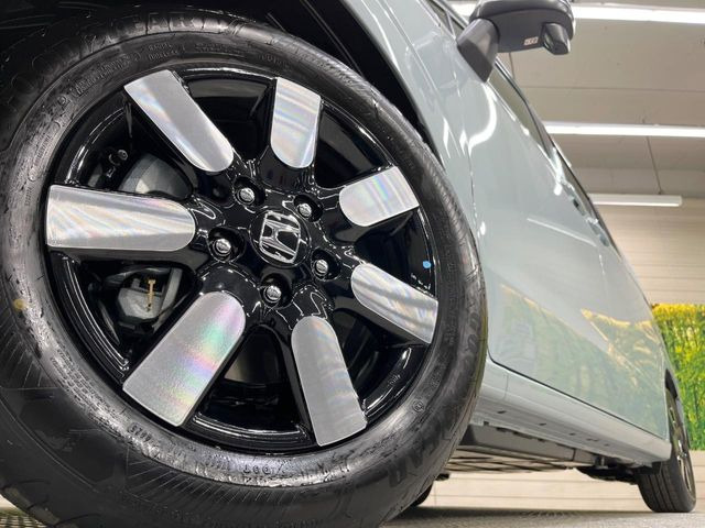 �y�����A���~�z�C�[���z�O�ςɃ}�b�`���������A���~�z�C�[���𑕒����Ă���܂��B�e��ЊO�A���~�z�C�[����A�X�^�b�h���X�^�C�����戵�����Ă���܂��B���񂲑��k����������