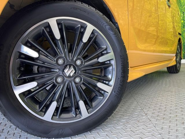 �y����15�C���`�A���~�z�C�[���z�O�ςɃ}�b�`���������A���~�z�C�[���𑕒����Ă���܂��B�e��ЊO�A���~�z�C�[����A�X�^�b�h���X�^�C�����戵�����Ă���܂��B���񂲑��k����������