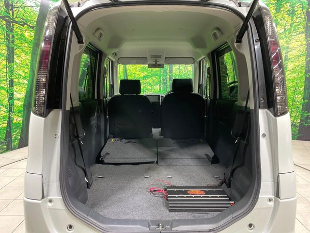 ���i�̂���������ʋ΁A���}���ɏ\���ȉ׎��X�y�[�X���m�ۂ��Ă���܂��B�Z�J���h�V�[�g��|���ƁA�傫�ȉו��̐ύڂ��\�ł���