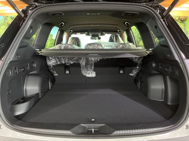 ���i�̂���������ʋ΁A���}���ɏ\���ȉ׎��X�y�[�X���m�ۂ��Ă���܂��B�Z�J���h�V�[�g��|���ƁA�傫�ȉו��̐ύڂ��\�ł���