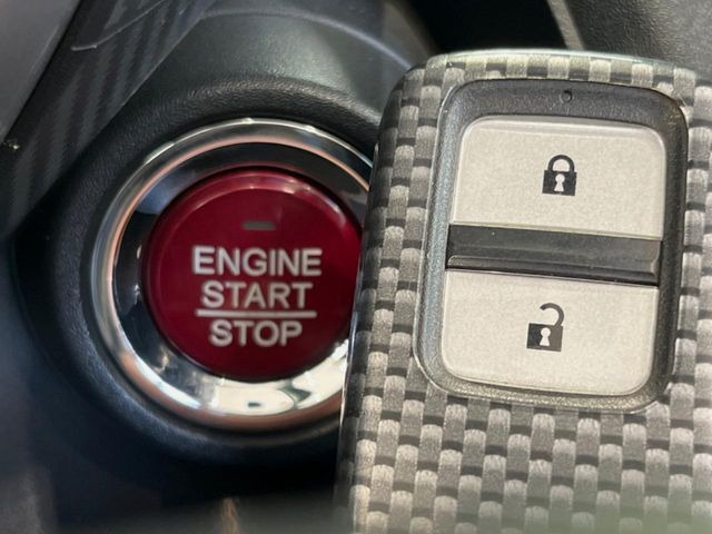 �yHonda�X�}�[�g�L�[�z�J�o����|�P�b�g�ɓ��ꂽ�܂܂ł��h�A�̎{���E�������\�ȃX�}�[�g�L�[�𑕔��B�G���W���̃I���E�I�t�����J�M�����o���K�v����������Ƃ��Ă��֗��ł���