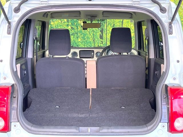 ���i�̂���������ʋ΁A���}���ɏ\���ȉ׎��X�y�[�X���m�ۂ��Ă���܂��B�Z�J���h�V�[�g��|���ƁA�傫�ȉו��̐ύڂ��\�ł���