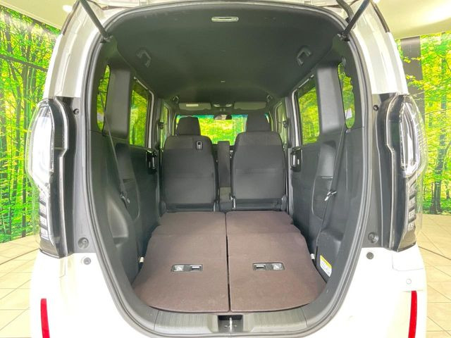 ���i�̂���������ʋ΁A���}���ɏ\���ȉ׎��X�y�[�X���m�ۂ��Ă���܂��B�Z�J���h�V�[�g��|���ƁA�傫�ȉו��̐ύڂ��\�ł���