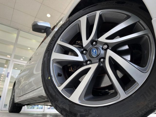 �y����18�C���`�A���~�z�C�[���z�O�ςɃ}�b�`���������A���~�z�C�[���𑕒����Ă���܂��B�e��ЊO�A���~�z�C�[����A�X�^�b�h���X�^�C�����戵�����Ă���܂��B���񂲑��k����������