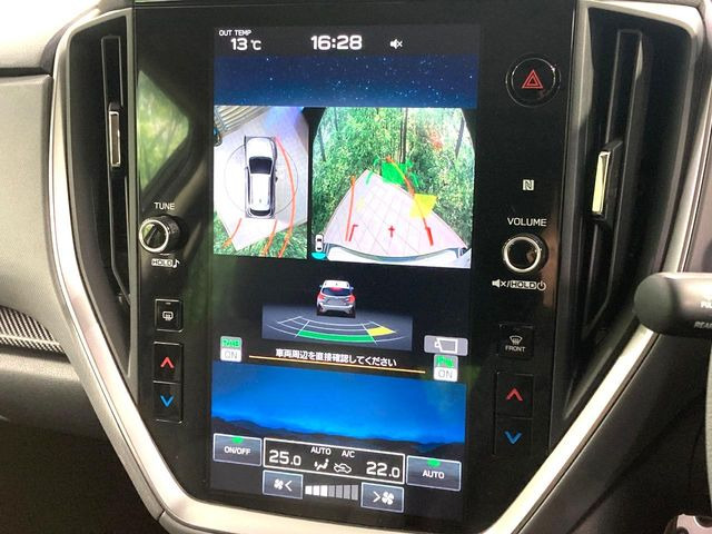 【マルチテレインモニター】車のフロントやサイドのカメラ画像を同時にモニター表示することで、悪路や狭い道を走行時でも周囲の状況確認ができ安心!本格SUVにうれしい装備です♪