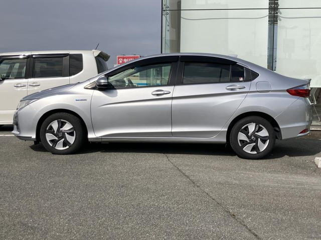 グレイス1.5 ハイブリッド DX