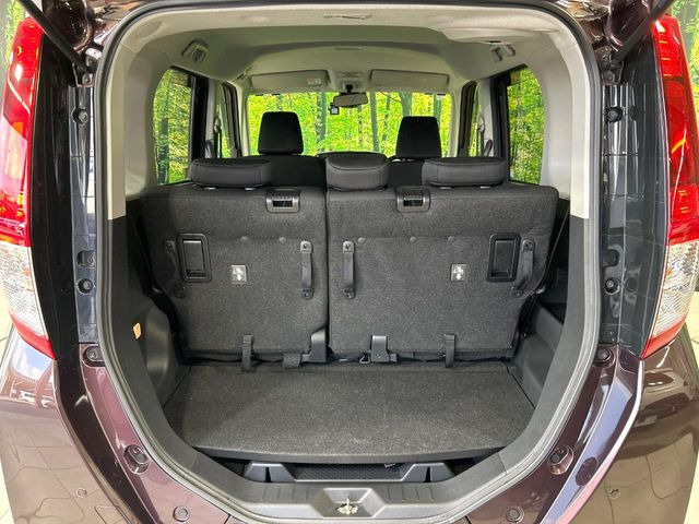普段のお買い物や通勤、送迎等に十分な荷室スペースを確保しております。セカンドシートを倒すと、大きな荷物の積載も可能です♪