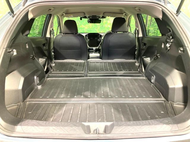 後席を格納すると、これだけの広さが!シーンに合わせたシートアレンジで、大きな荷物も積むことが出来ます♪