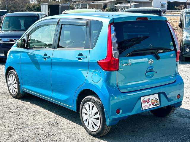 ���X�ł͌y�����Ԃ��畁�ʎԂ܂ŕ��L���I�[�����[�J�[�̎Ԏ�E�F�E�O���[�h��L�x�ɑ����Ă���܂��B