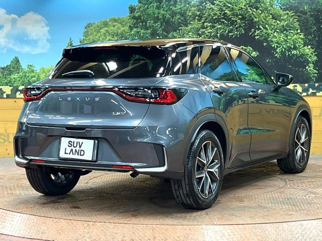 ☆全国のネクステージからお取り寄せが可能※!遠方の店舗に展示してあるクルマが気になる場合も、最寄りの店舗でご覧いただくことが可能です!是非私たちに要望をお聞かせください!※別途費用