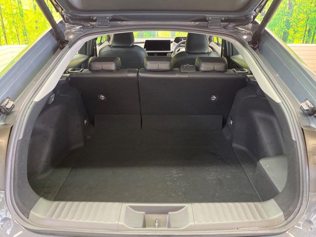 ���i�̂���������ʋ΁A���}���ɏ\���ȉ׎��X�y�[�X���m�ۂ��Ă���܂��B�Z�J���h�V�[�g��|���ƁA�傫�ȉו��̐ύڂ��\�ł���