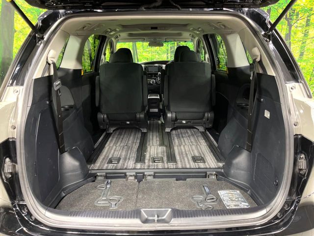 ���i�̂���������ʋ΁A���}���ɏ\���ȉ׎��X�y�[�X���m�ۂ��Ă���܂��B�Z�J���h�V�[�g��|���ƁA�傫�ȉו��̐ύڂ��\�ł���