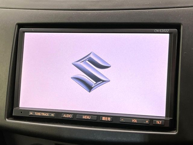 �y�����i�r�z�l�C�̏����i�r�𑕔����Ă���܂��B�i�r�̎g���₷���͂������A�I�[�f�B�I�@�\���[��!�L�����v�◷�s�͂������A�ʋ΂┃�����ȂǕ��i�̃h���C�u���y�����Ȃ�͂���