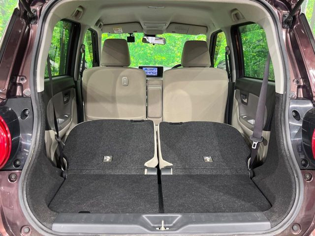 ���i�̂���������ʋ΁A���}���ɏ\���ȉ׎��X�y�[�X���m�ۂ��Ă���܂��B�Z�J���h�V�[�g��|���ƁA�傫�ȉו��̐ύڂ��\�ł���