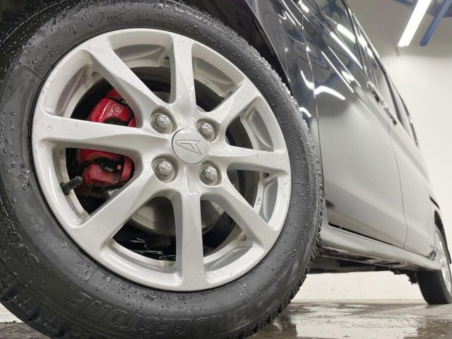 �y����14�C���`�A���~�z�C�[���z�O�ςɃ}�b�`���������A���~�z�C�[���𑕒����Ă���܂��B�e��ЊO�A���~�z�C�[����A�X�^�b�h���X�^�C�����戵�����Ă���܂��B���񂲑��k����������