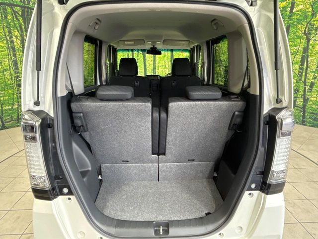 ���i�̂���������ʋ΁A���}���ɏ\���ȉ׎��X�y�[�X���m�ۂ��Ă���܂��B�Z�J���h�V�[�g��|���ƁA�傫�ȉו��̐ύڂ��\�ł���